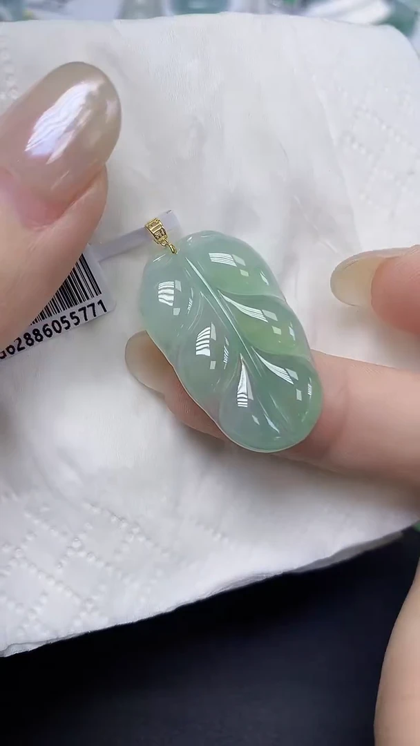 翡翠18K金镶嵌颈饰天然缅甸翡翠A货