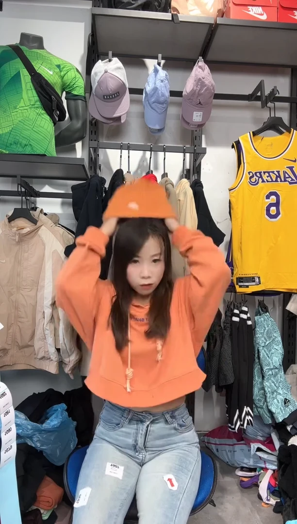 1679    编码 瑕疵款直播间过款为准 尺码