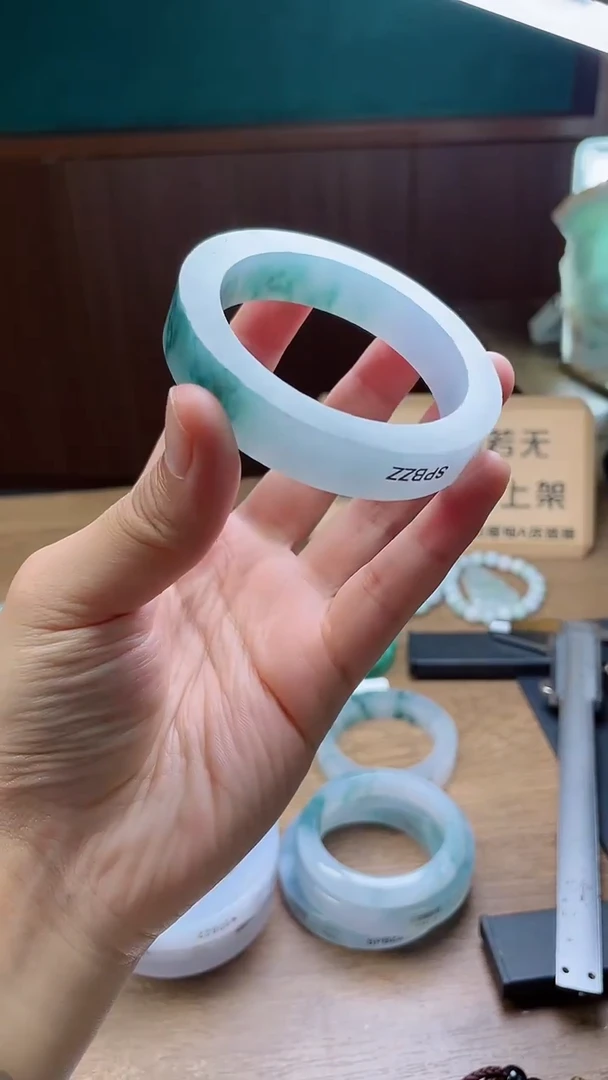 定制翡翠手镯未镶嵌定制