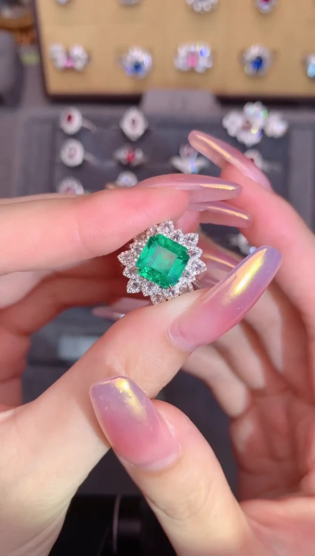 祖母绿戒指18K金镶嵌3.63CT