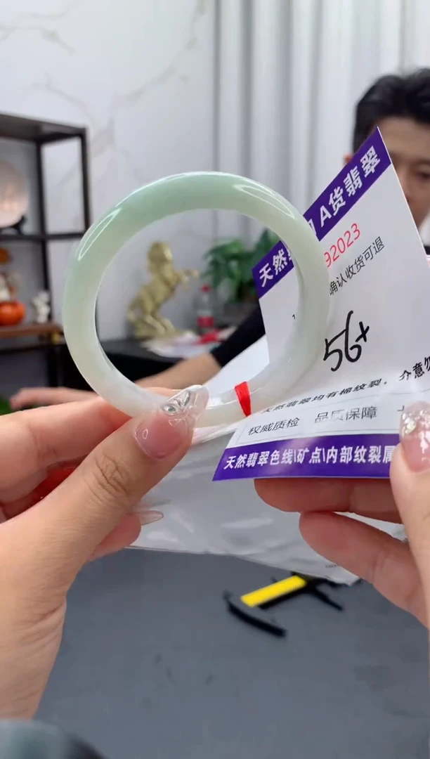 未镶嵌手镯翡翠有纹，完美者勿拍