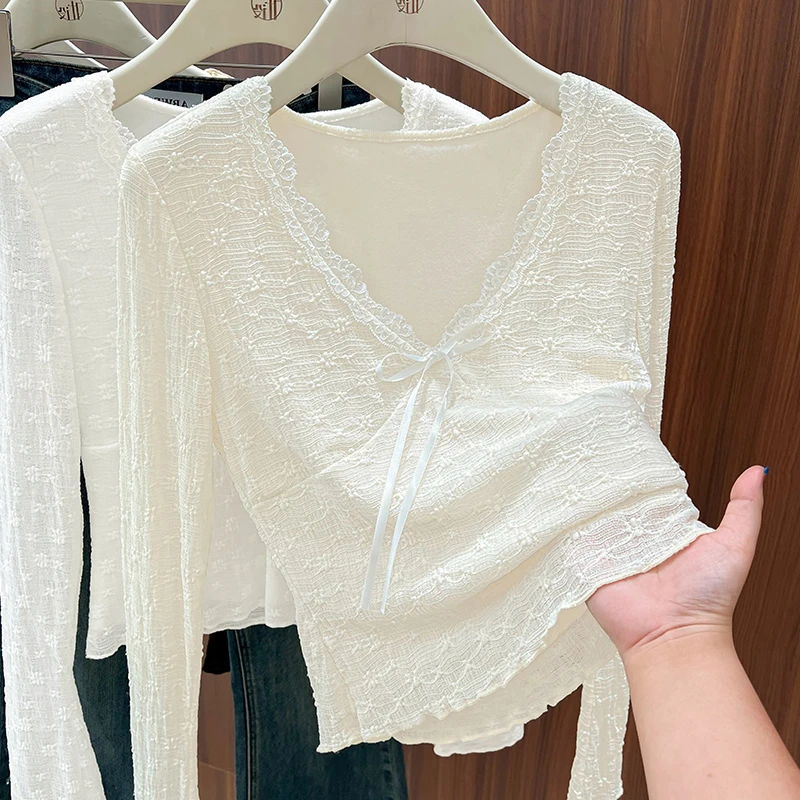 杏色花边V领蝴蝶结蕾丝衫2025秋季爆款法式软糯修身长袖打底衫女
