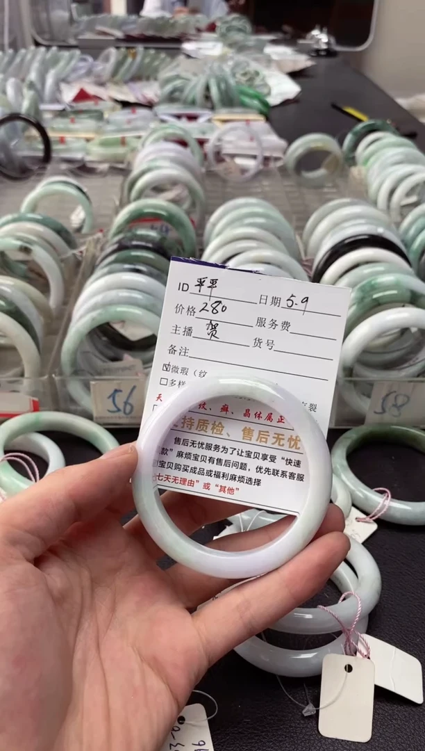 翡翠手镯未镶嵌手镯