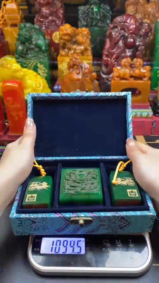 寿山石印石绝绿套盒
