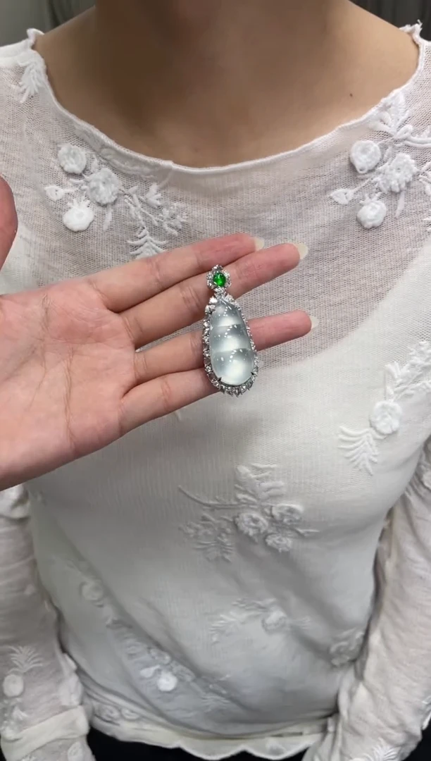 18K金镶嵌挂件翡翠睡***冰福豆FL11/CP