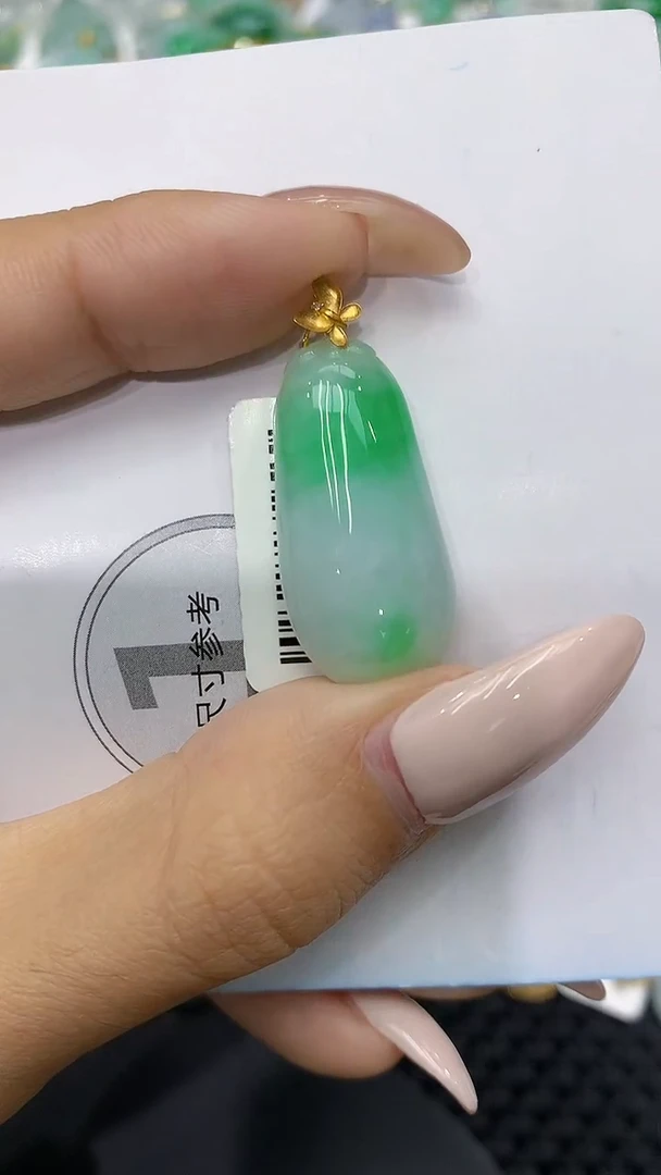 颈饰18K金镶嵌翡翠111111111111