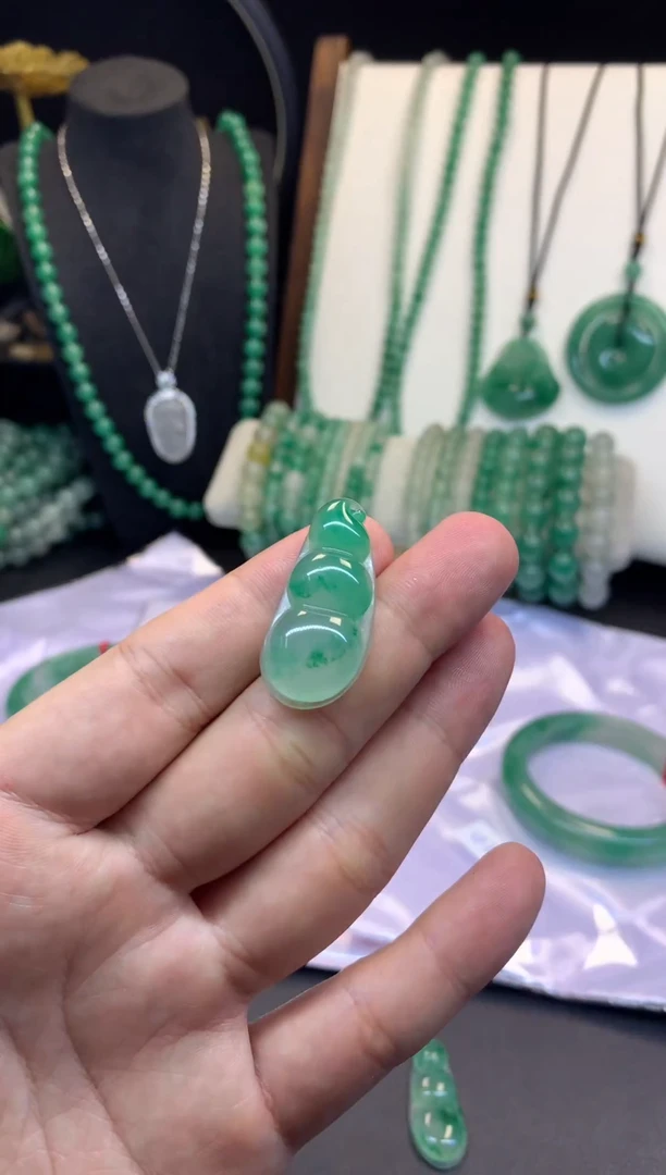 吊坠(不含链)未镶嵌石英质玉（非洲翠）福豆