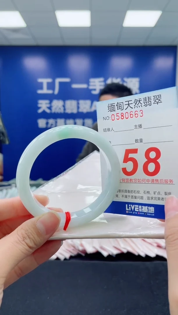 未镶嵌手镯翡翠天然翡翠手镯