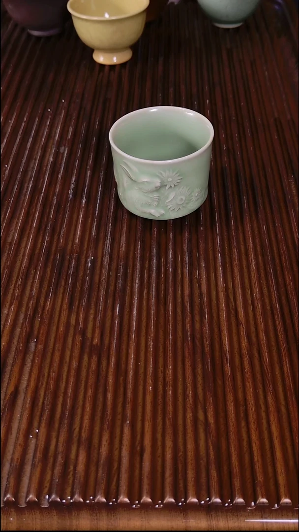 开*和青禾兔子杯豆青