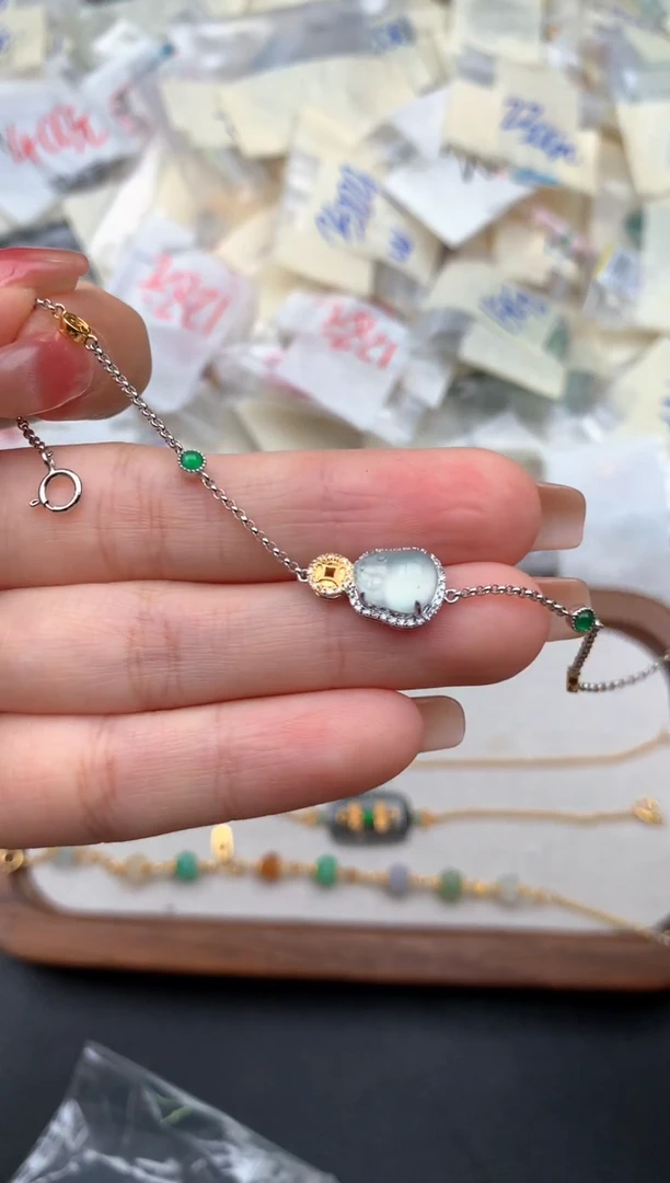 18K金镶嵌挂件翡翠1