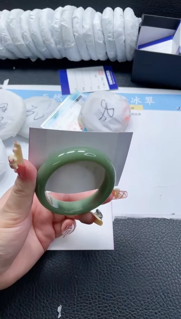 【闪购商品】石英质玉手镯未镶嵌453-56