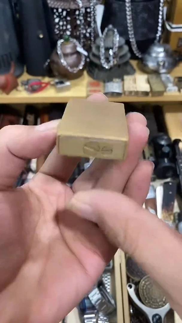 瓷片闪购商品  如图所示