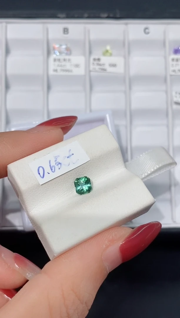未镶嵌裸石碧玺七*子0.65ct HL8015E