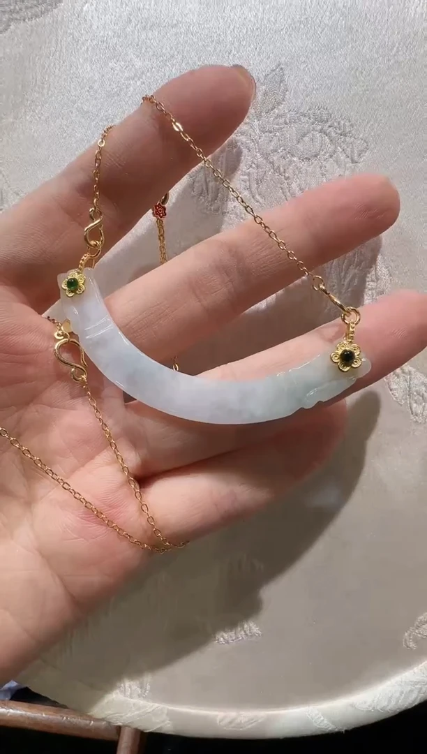 翡翠未镶嵌颈饰国风