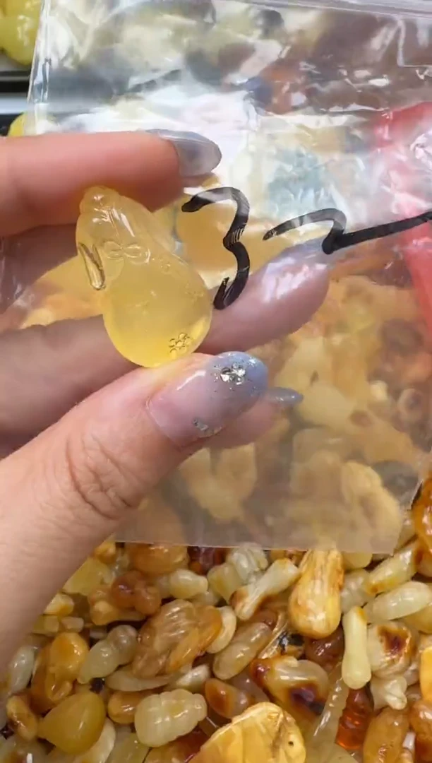 裸石琥珀未镶嵌如图
