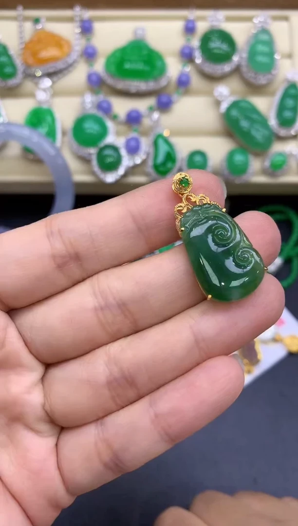 颈饰18K金镶嵌翡翠227-中国好珍宝