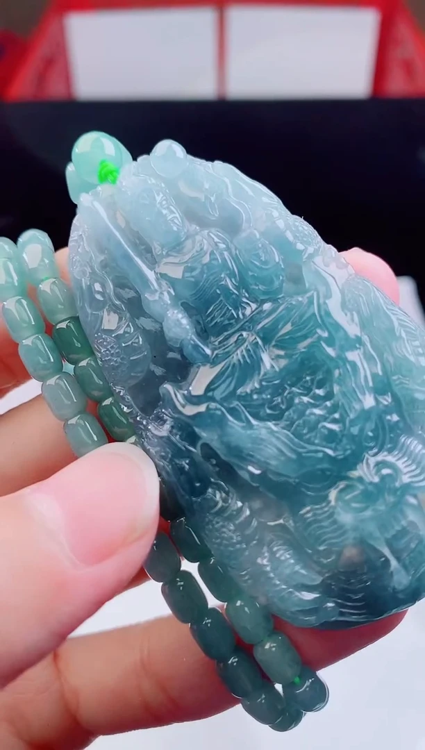 颈饰未镶嵌翡翠    ·
