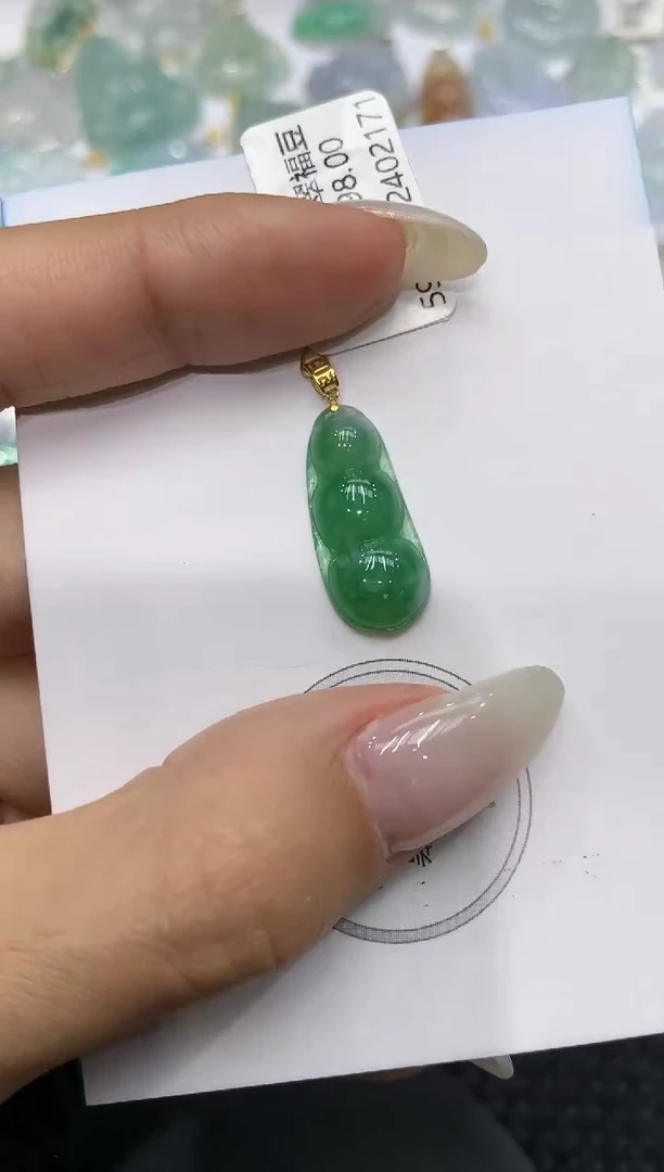 颈饰18K金镶嵌翡翠111111111111