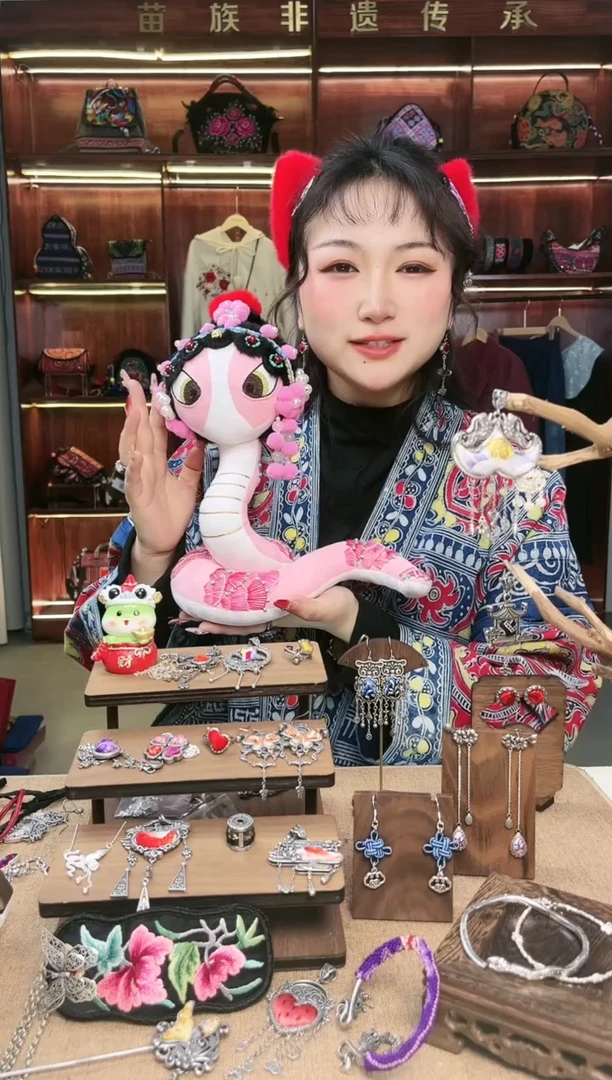 【闪购商品】织绣A11黔东南苗族刺绣