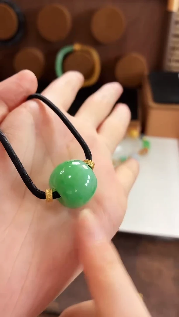 颈饰未镶嵌翡翠吊坠