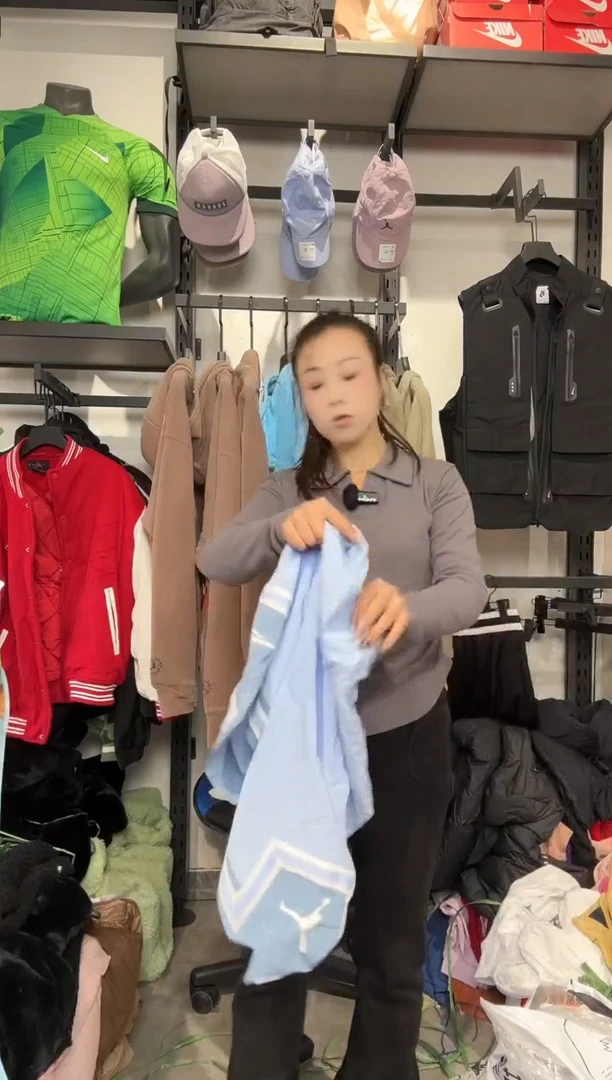 1104编码 瑕疵款直播间过款为准 尺码  175