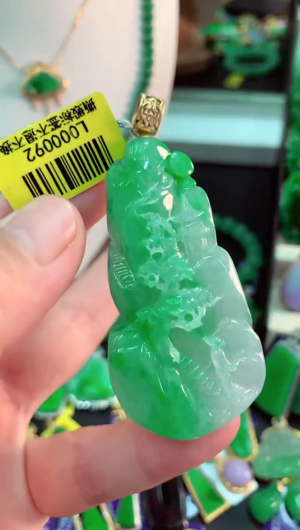 翡翠18K金镶嵌颈饰挂件