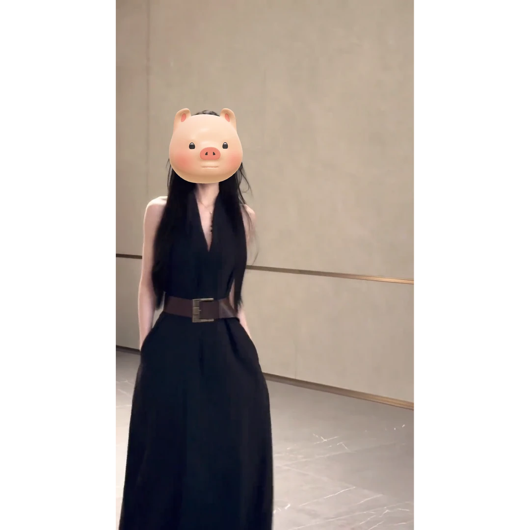 法式气质黑色V领挂脖连衣裙女2025夏季气质收腰显瘦无袖A字长裙子