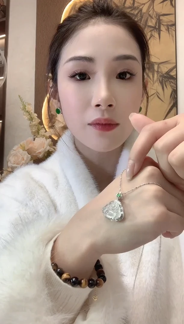 【闪购商品】翡翠吊坠(不含链)18K金镶嵌A24