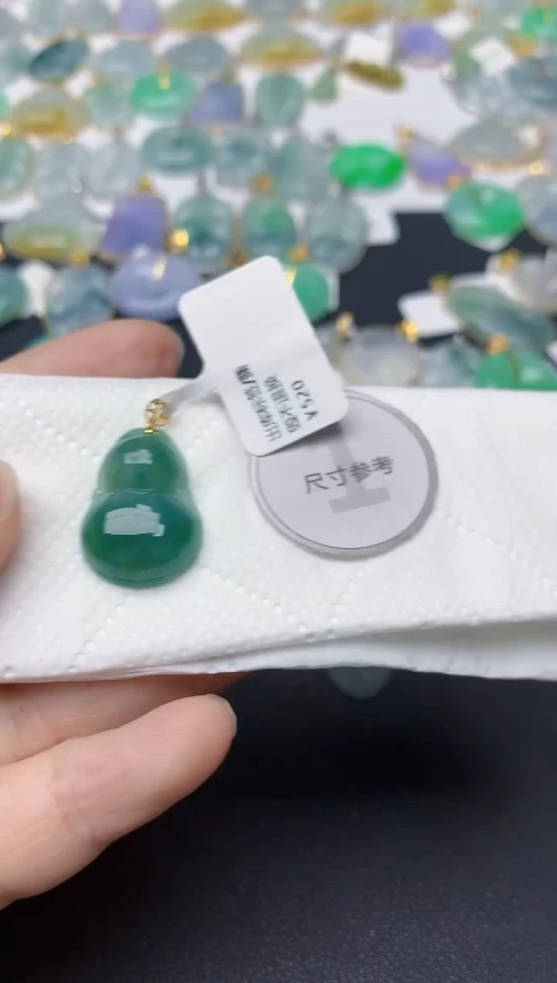 翡翠18K金镶嵌颈饰天然缅甸A货翡翠