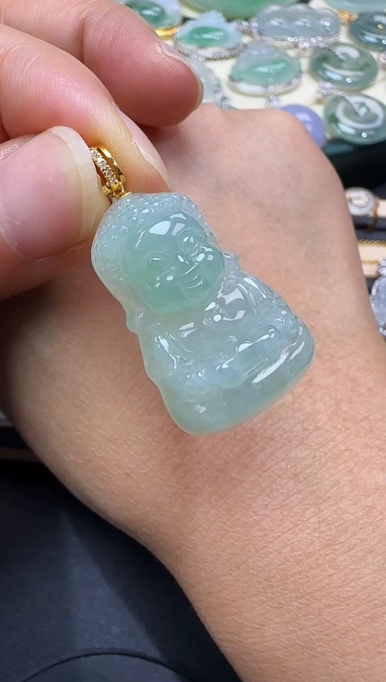 颈饰18K金镶嵌翡翠宝宝佛