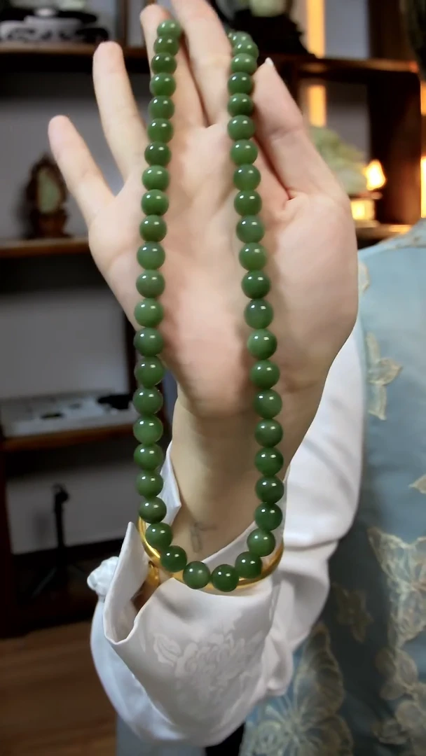 颈饰未镶嵌和田玉（碧玉）圆珠  卡10