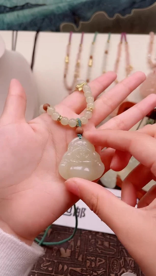 吊坠(赠链)未镶嵌石英质玉天然晴水大肚弥勒佛吊坠（重工35尺寸