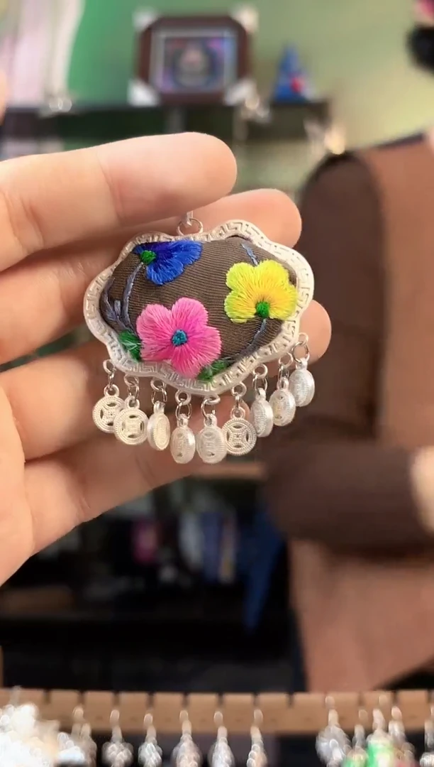 彩云南阁非遗老绣饰品580*