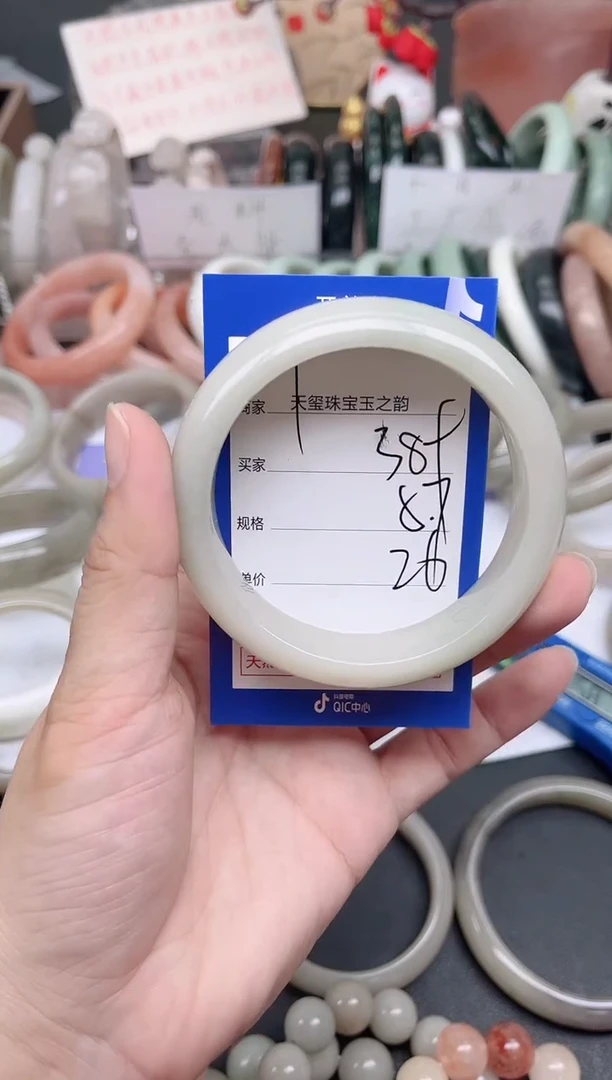 未镶嵌手镯石英质玉379