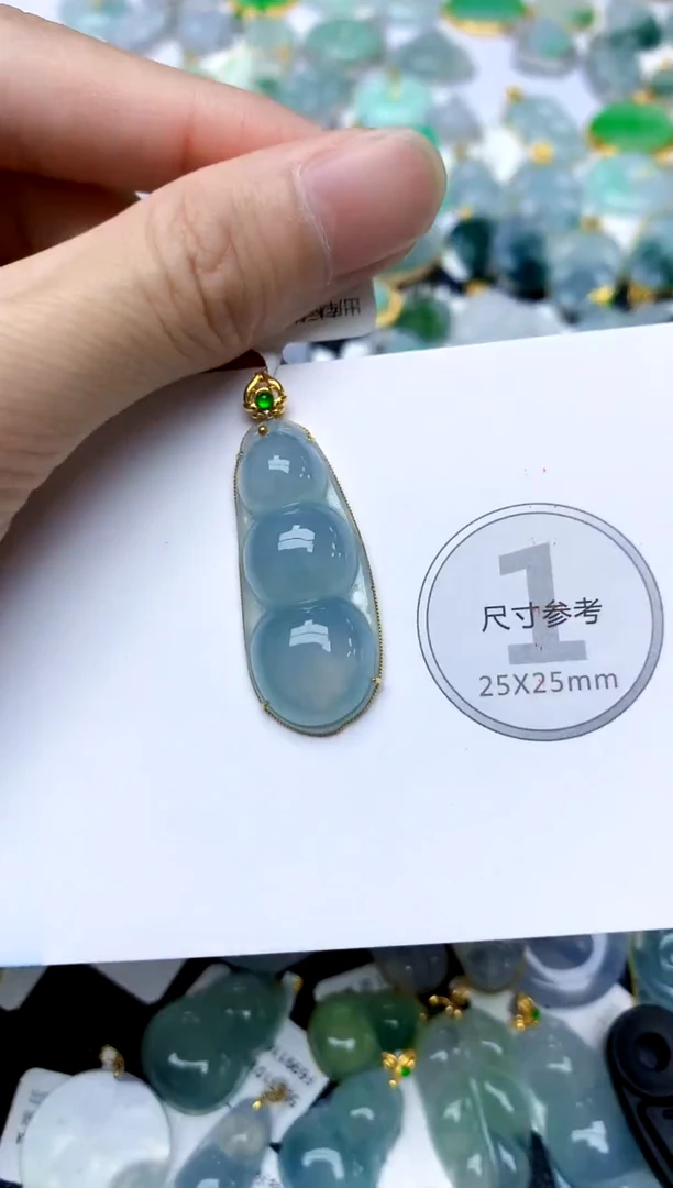 颈饰18K金镶嵌翡翠天然A货翡翠
