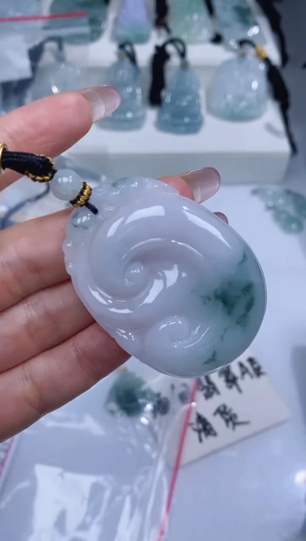 颈饰未镶嵌翡翠吊坠