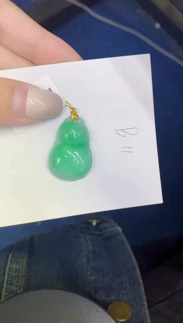 颈饰18K金镶嵌翡翠缅甸天然翡翠A货