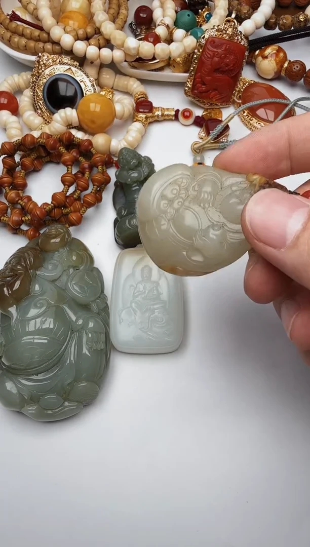 未镶嵌和田玉（糖玉）挂件和田玉愤愤然