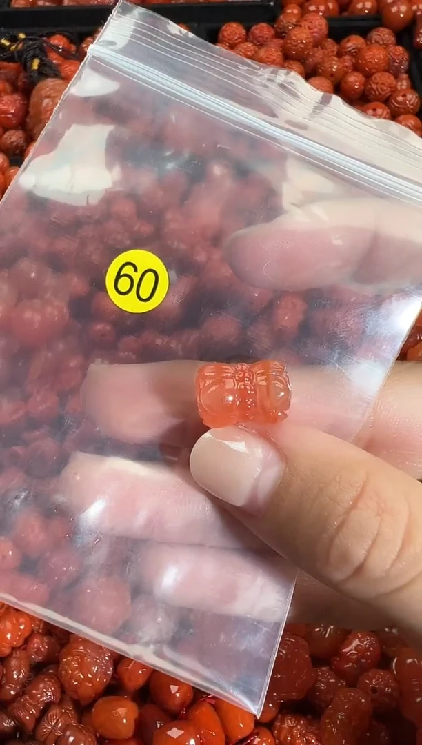 颈饰未镶嵌南红玛瑙1