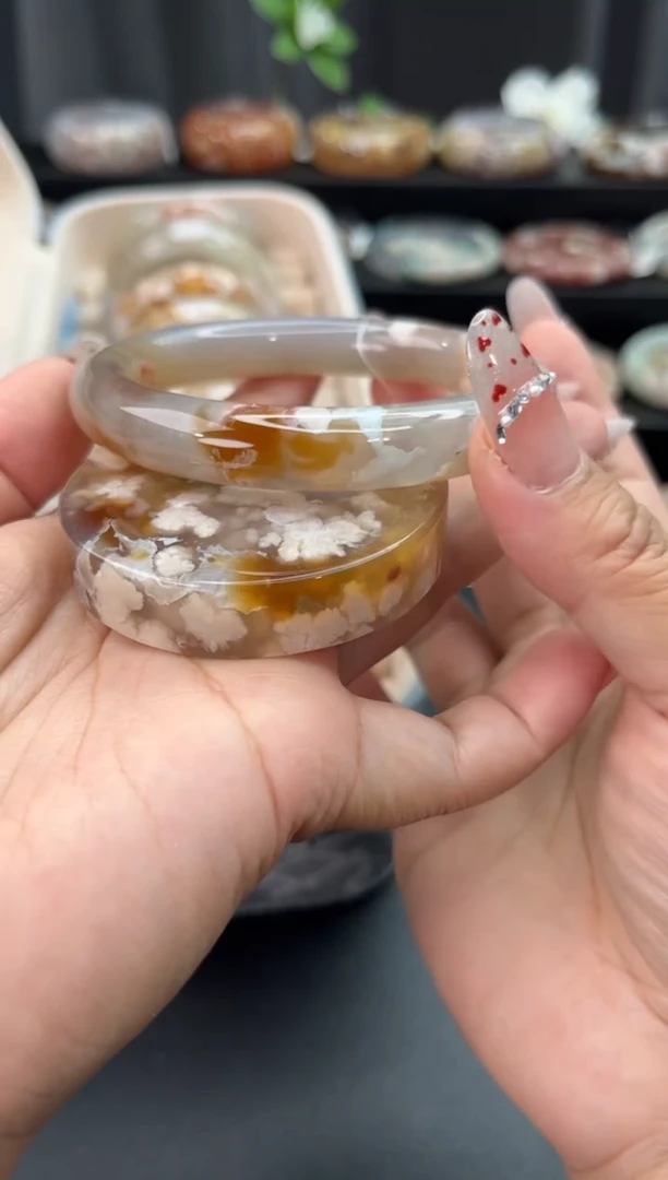 未镶嵌手镯石英质玉（60圈口）赠送镯心