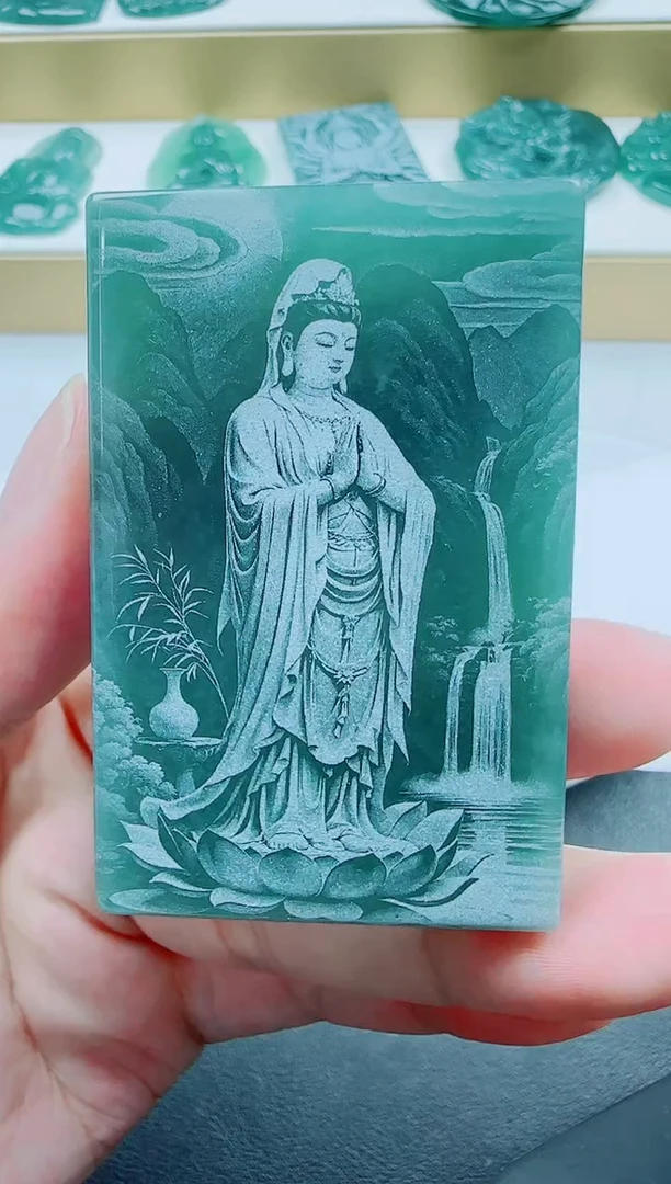 颈饰未镶嵌翡翠方观音