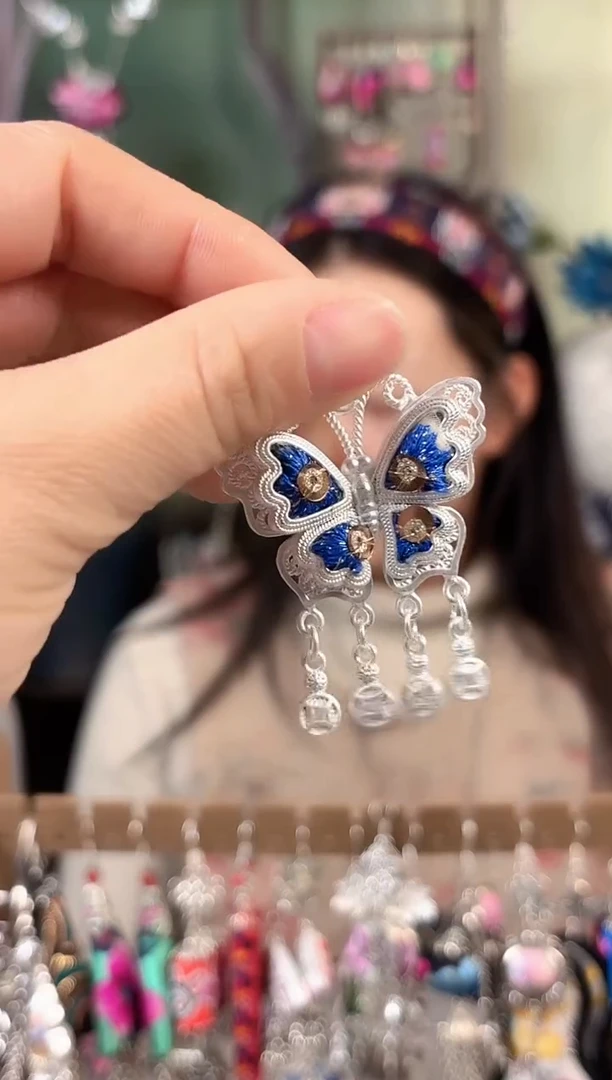 彩云南阁非遗老绣饰品782*