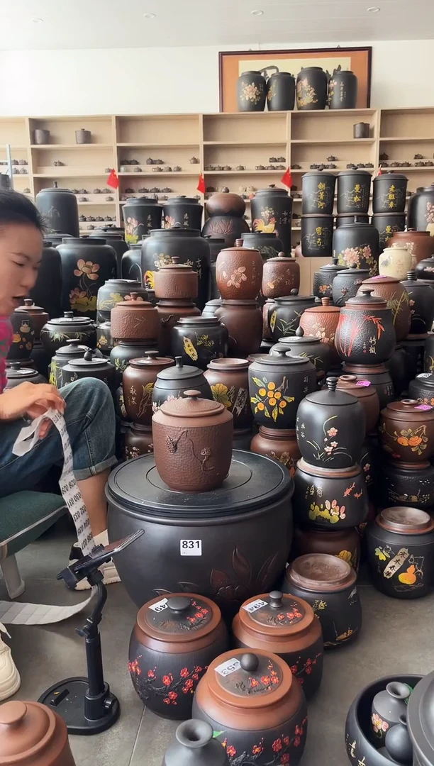罐瑕疵茶叶罐  古铜色堆雕方尖  016