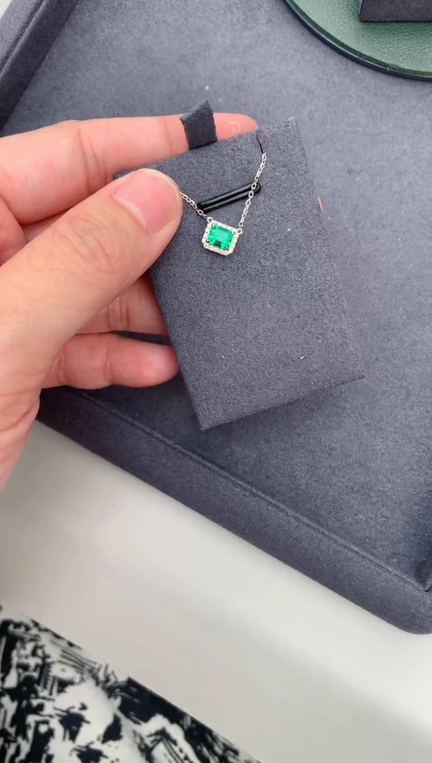 【闪购商品】祖母绿项链18K金镶嵌54分祖母绿项链