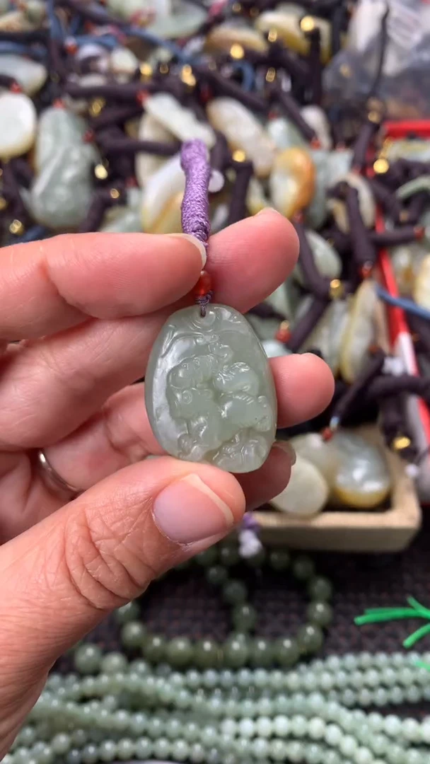 【闪购商品】和田玉颈饰未镶嵌多样性发货没有证书拍一发一有瑕