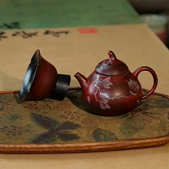 山楂红玉兰花-茄瓜壶-手绘泡茶壶