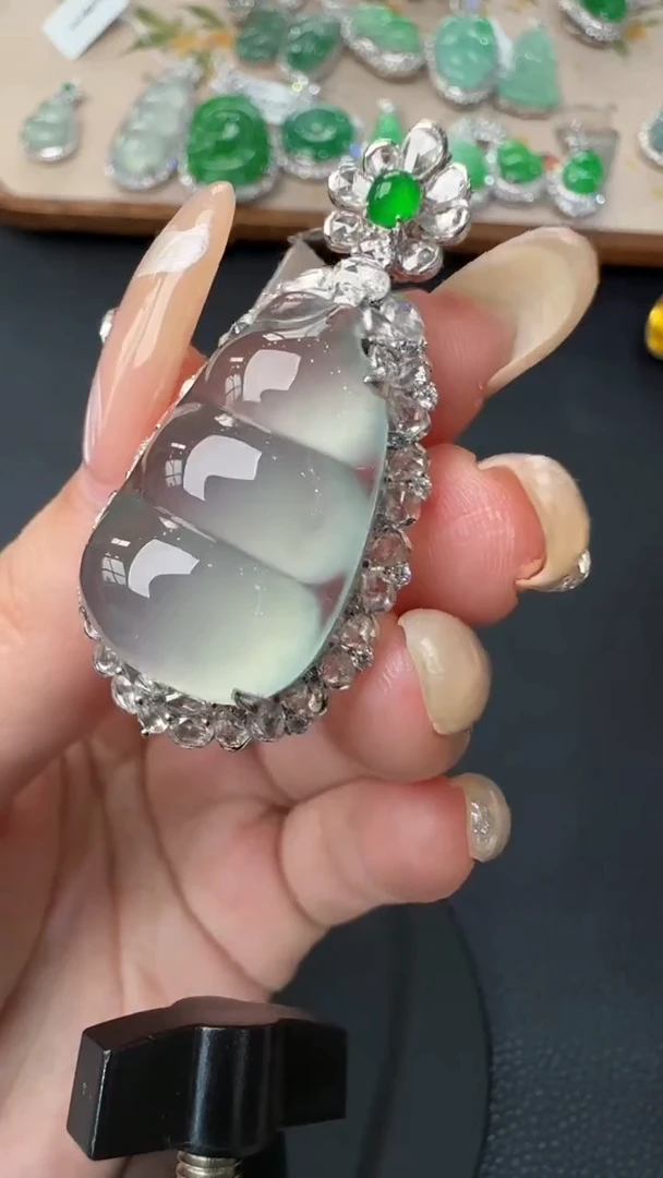 【闪购商品】翡翠吊坠(不含链)18K金镶嵌46