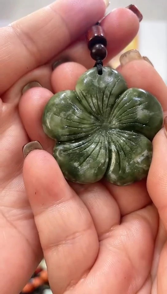 未镶嵌岫玉挂件