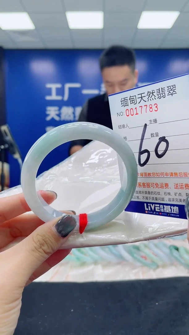 未镶嵌手镯翡翠天然翡翠手镯