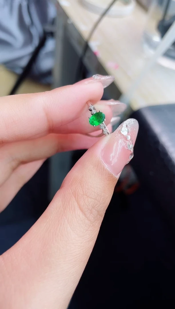 【闪购商品】石榴石（沙弗莱）戒指18K金镶嵌戒指